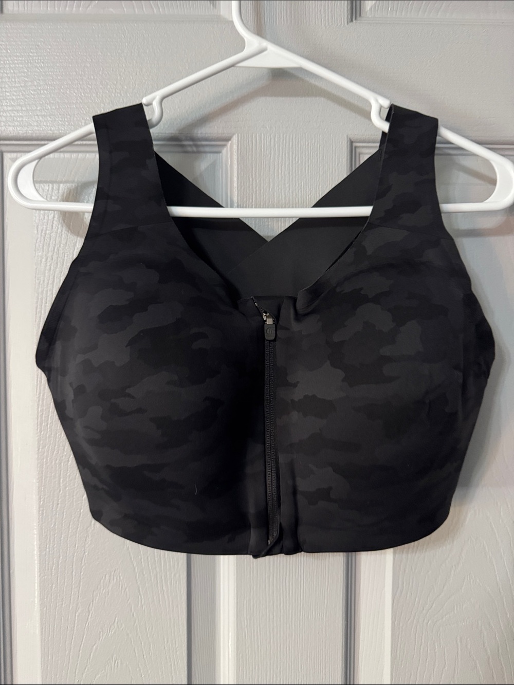 Lululemon Enlite Front-Zip High Support Sports Bra- Black Camo